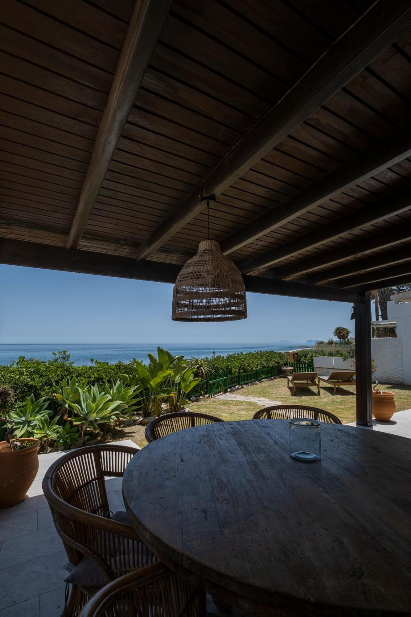 Beach Villa Dorada エステポナ エクステリア 写真