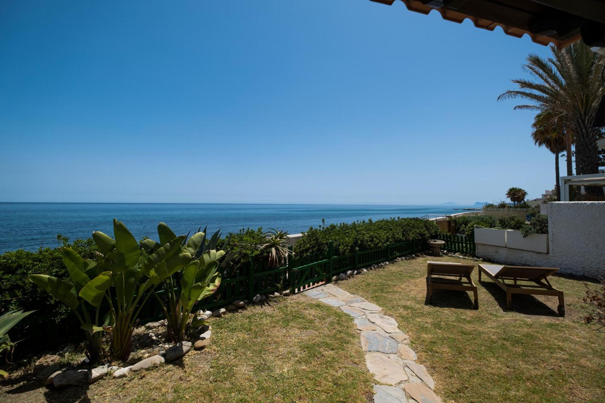 Beach Villa Dorada エステポナ エクステリア 写真