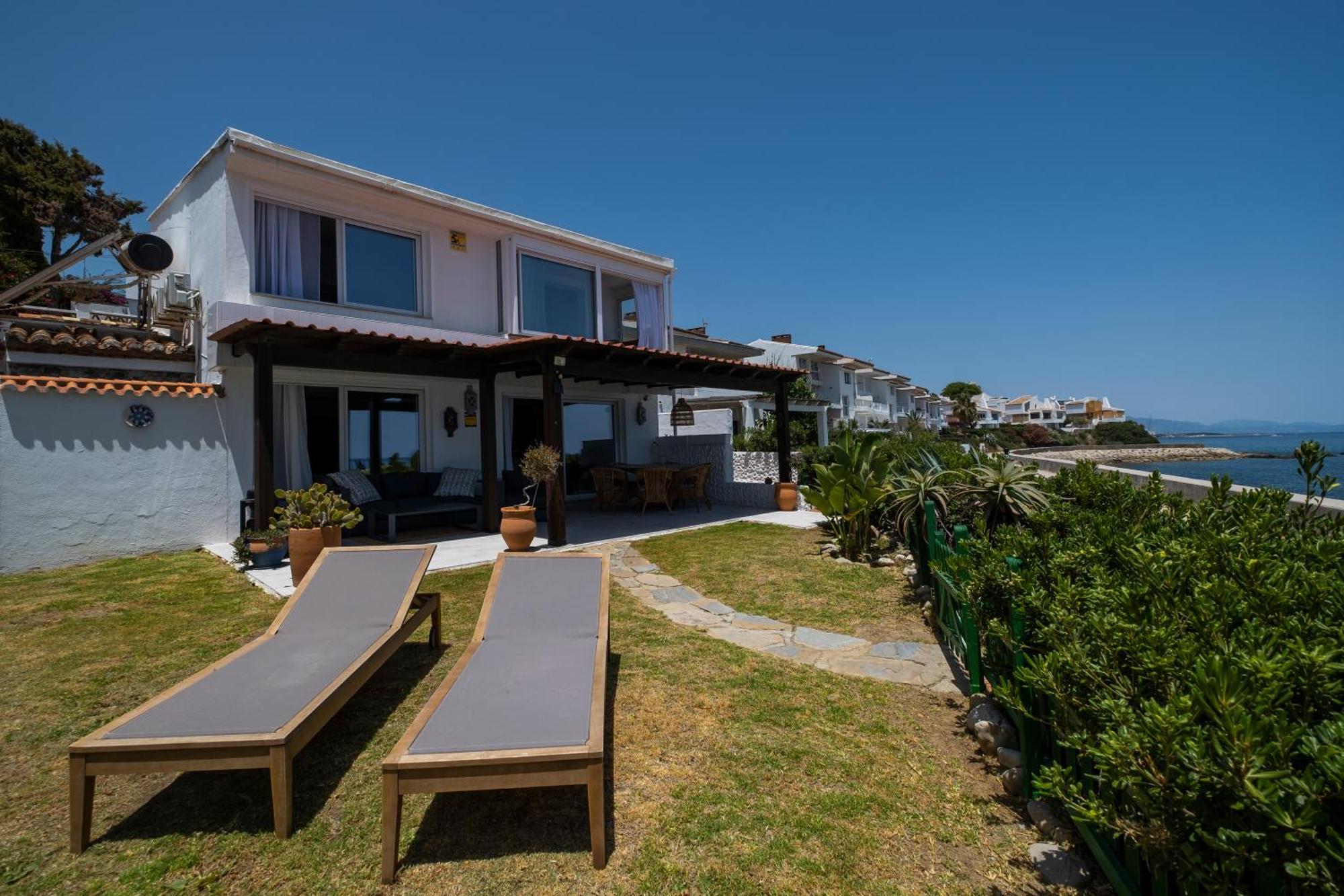 Beach Villa Dorada エステポナ エクステリア 写真